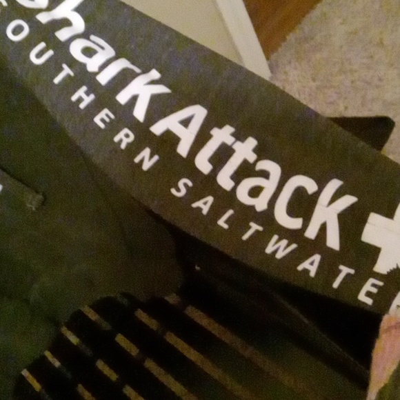 Kids shark attack hoodie - Picture 3 of 7